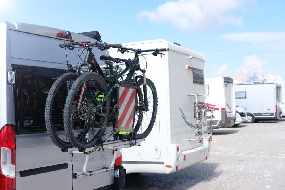 ¡Accesorios para llevar su bicicleta a bordo de la autocaravana!