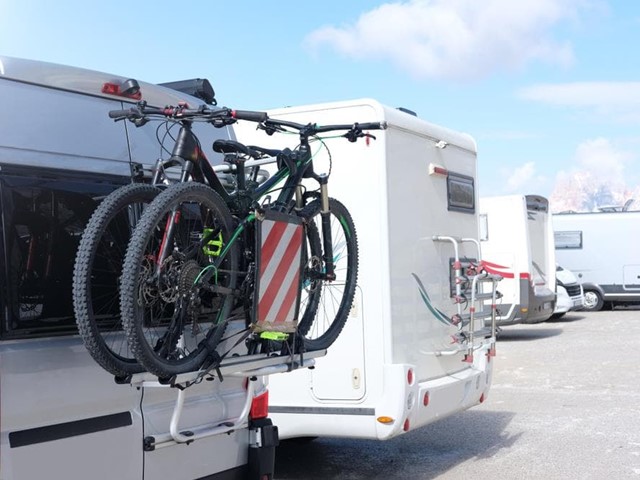 ¡Accesorios para llevar su bicicleta a bordo de la autocaravana!