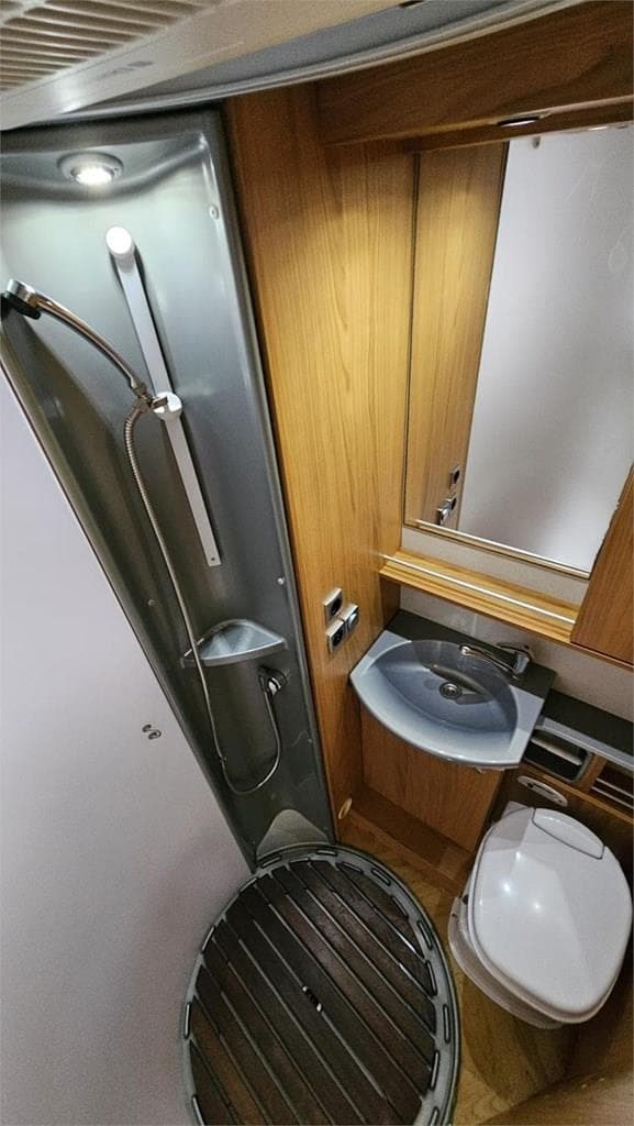 Foto 11 AUTOCARAVANA BURSTNER T675 DOS PLAZAS EN ASTURIAS 