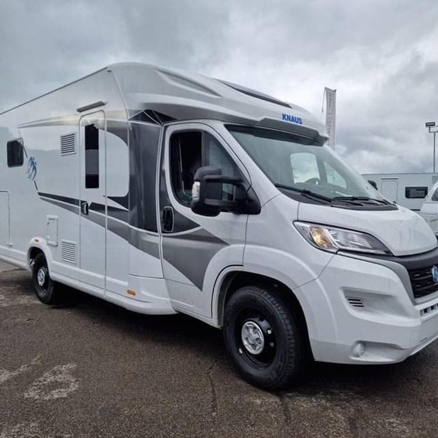 AUTOCARAVANA CAMA ISLA 4 PLAZAS KNAUS