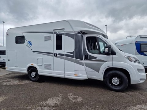 AUTOCARAVANA PERFILADA CAMA ISLA KNAUS LIVE WAVE 650 MX 