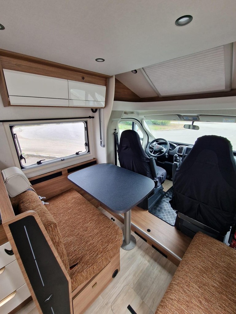 Foto 4 AUTOCARAVANA PILOTE P746 CAMAS GEMELAS 4 PLAZAS