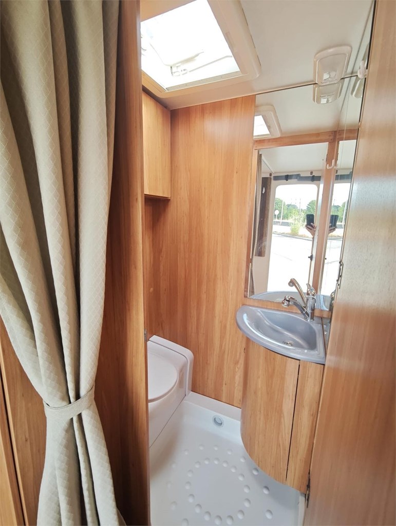 Foto 8 BURSTNER PREMIO 480 TK CON MOVER [RESERVADA]