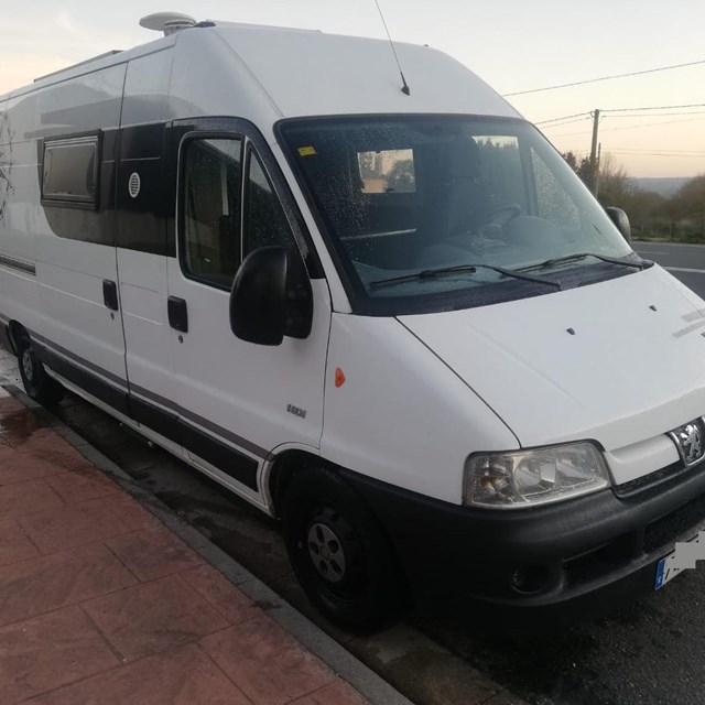 CAMPER PEUGEOT CUATRO PLAZAS [VENDIDA]
