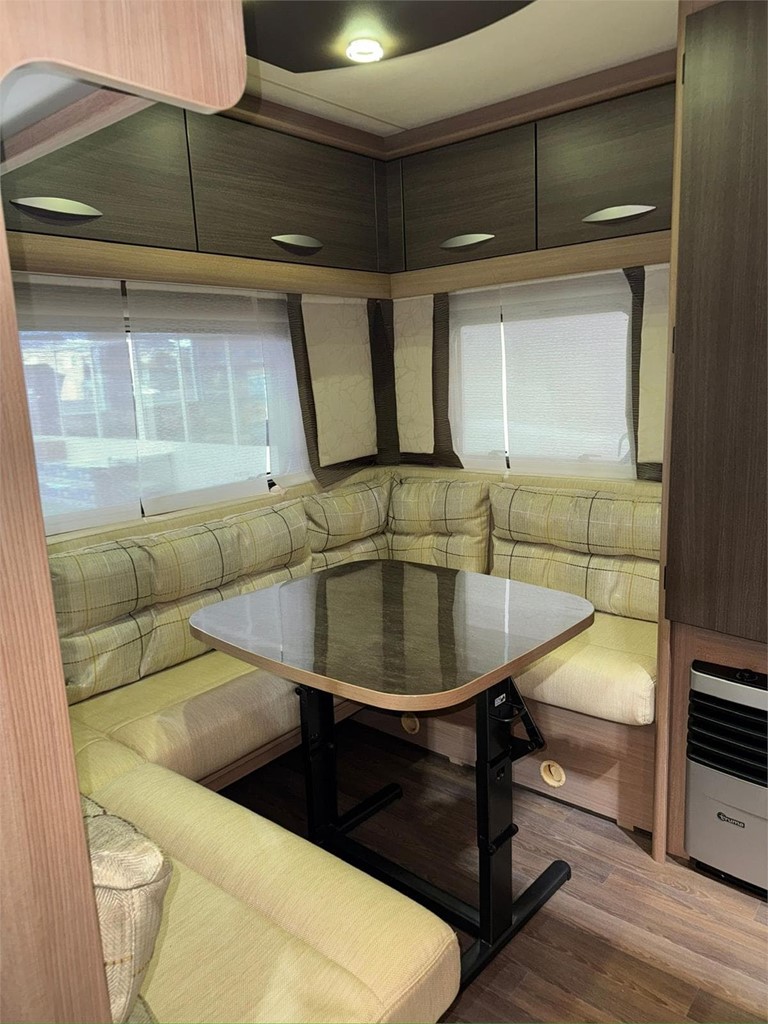 Foto 3 CARAVANA BURSTNER CON CAMA ISLA AIRE Y MOVER [VENDIDA]