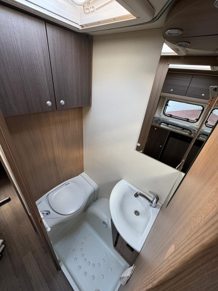 Foto 7 CARAVANA BURSTNER CON CAMA ISLA AIRE Y MOVER [VENDIDA]