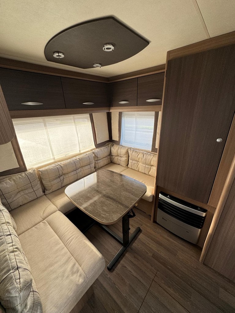 Foto 9 CARAVANA BURSTNER CON CAMA ISLA AIRE Y MOVER [VENDIDA]