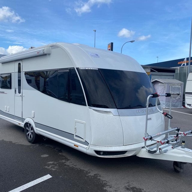 CARAVANA  DOS AMBIENTES HOBBY 460 UFE PREMIUM [VENDIDA]