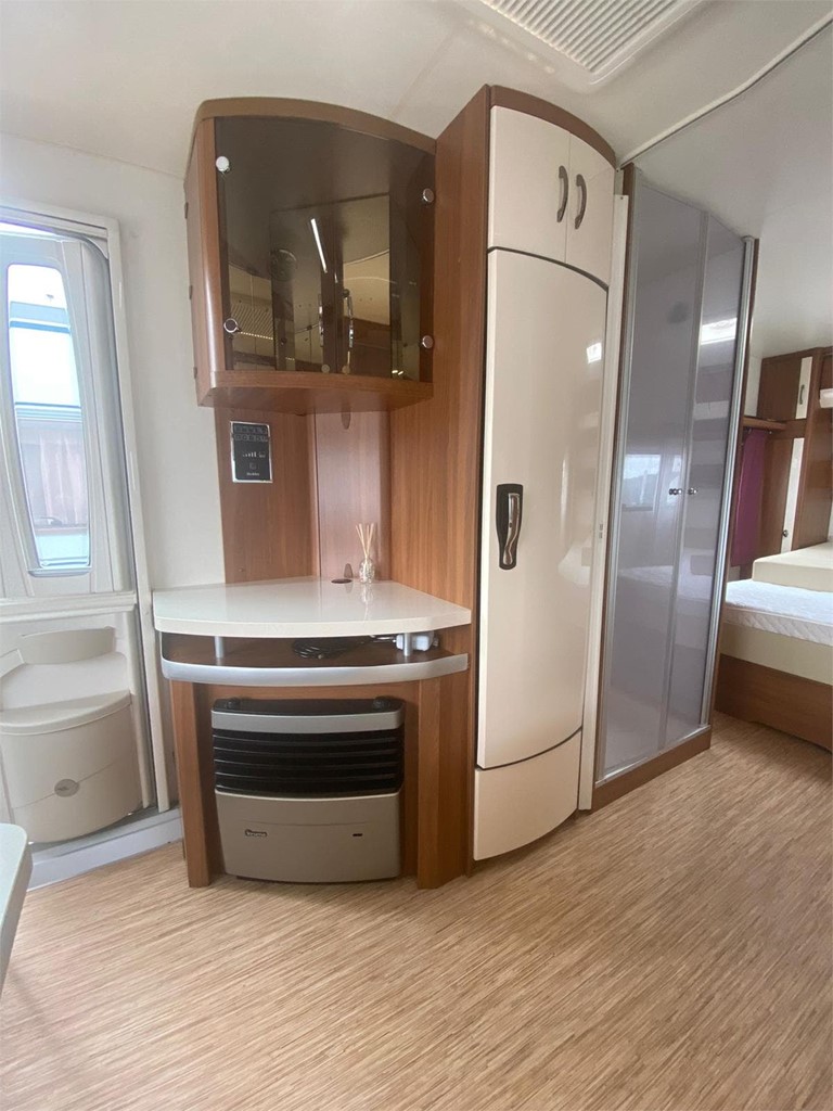 Foto 6 CARAVANA HOBBY 560 FFE EXCELLENT CAMA ISLA 