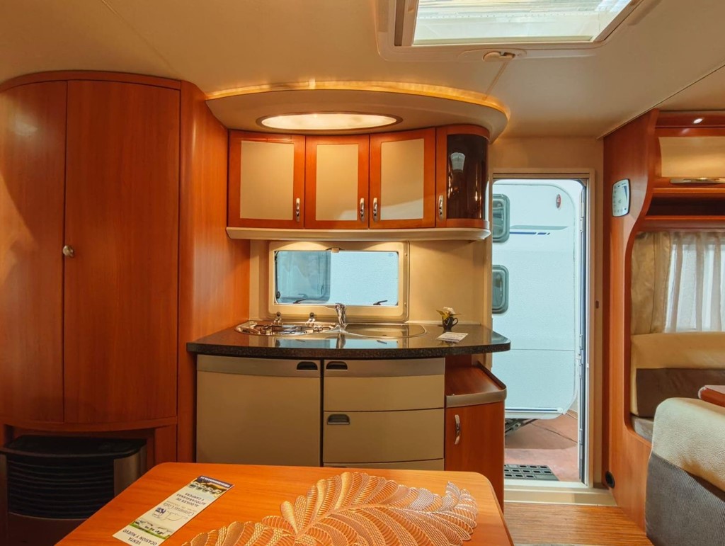 Foto 4 CARAVANA HOBBY 650 KMFE PRESTIGE [VENDIDA]
