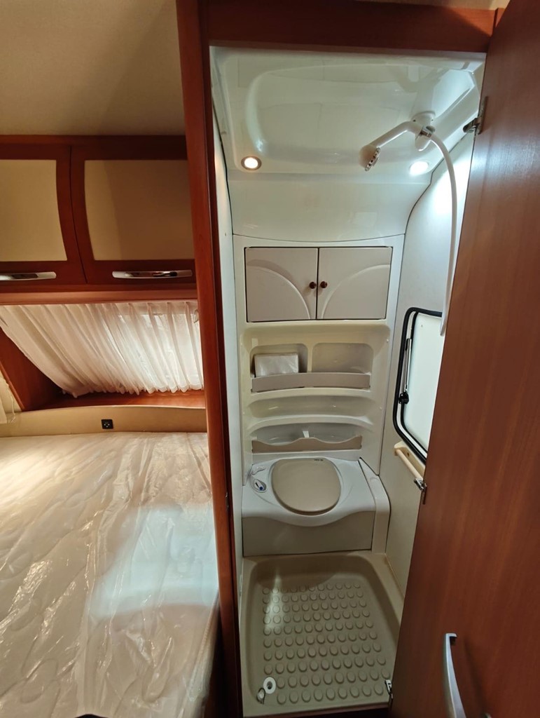 Foto 7 CARAVANA HOBBY 650 KMFE PRESTIGE [VENDIDA]