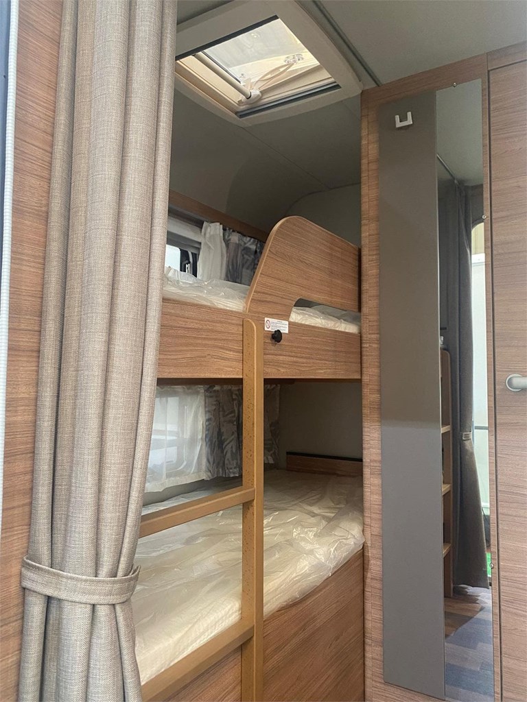 Foto 2 CARAVANA RUTERA WEINSBERG CARAONE 400 LK 