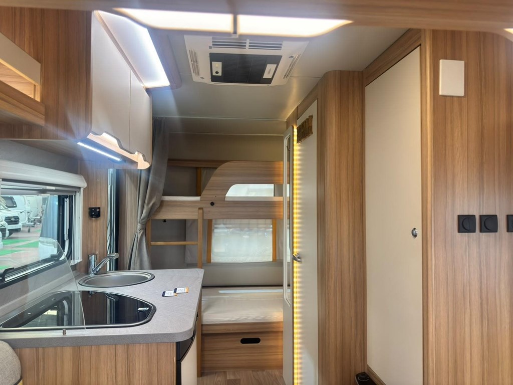 Foto 11 CARAVANA RUTERA WEINSBERG CARATWO 400 LK