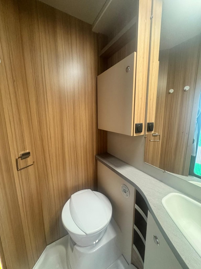 Foto 16 CARAVANA RUTERA WEINSBERG CARATWO 400 LK