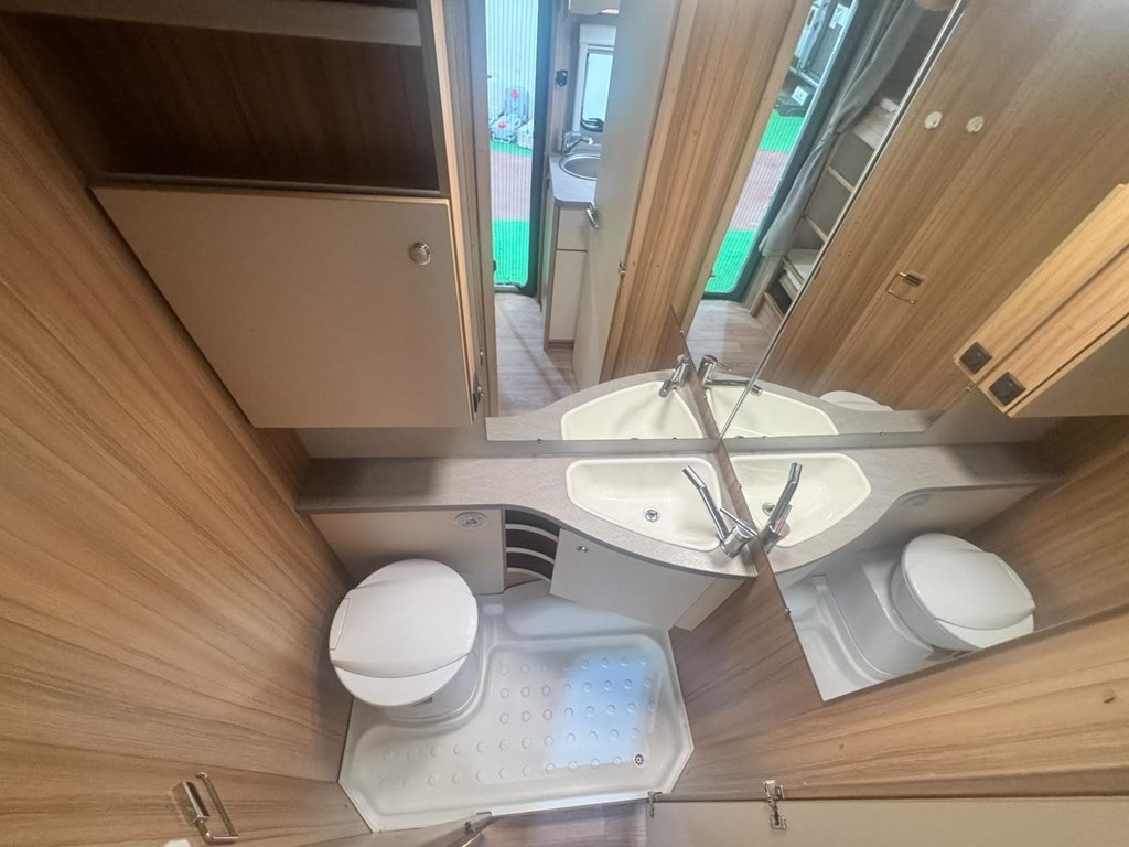 Foto 17 CARAVANA RUTERA WEINSBERG CARATWO 400 LK
