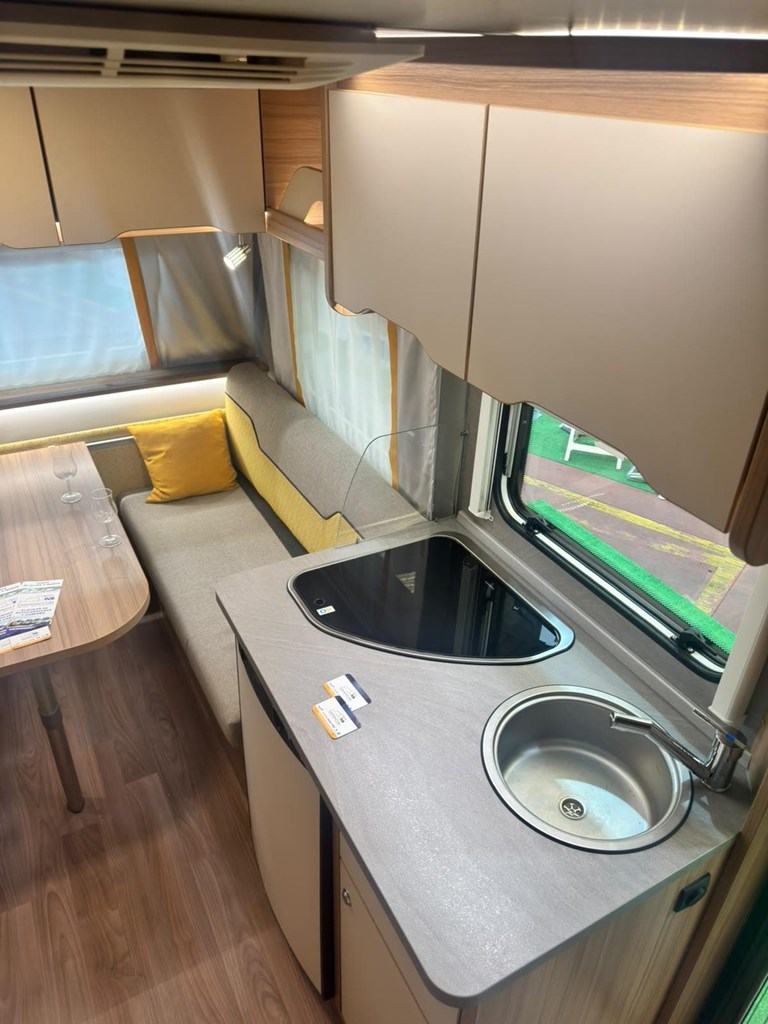 Foto 9 CARAVANA RUTERA WEINSBERG CARATWO 400 LK