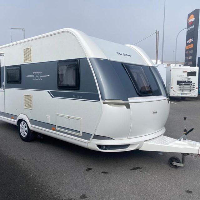 HOBBY 490 KMFE LUXE CON AIRE Y MOVER [VENDIDA]