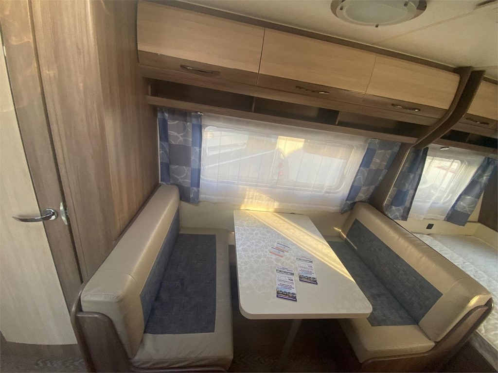 Foto 4 HOBBY 490 KMFE LUXE CON AIRE Y MOVER 
