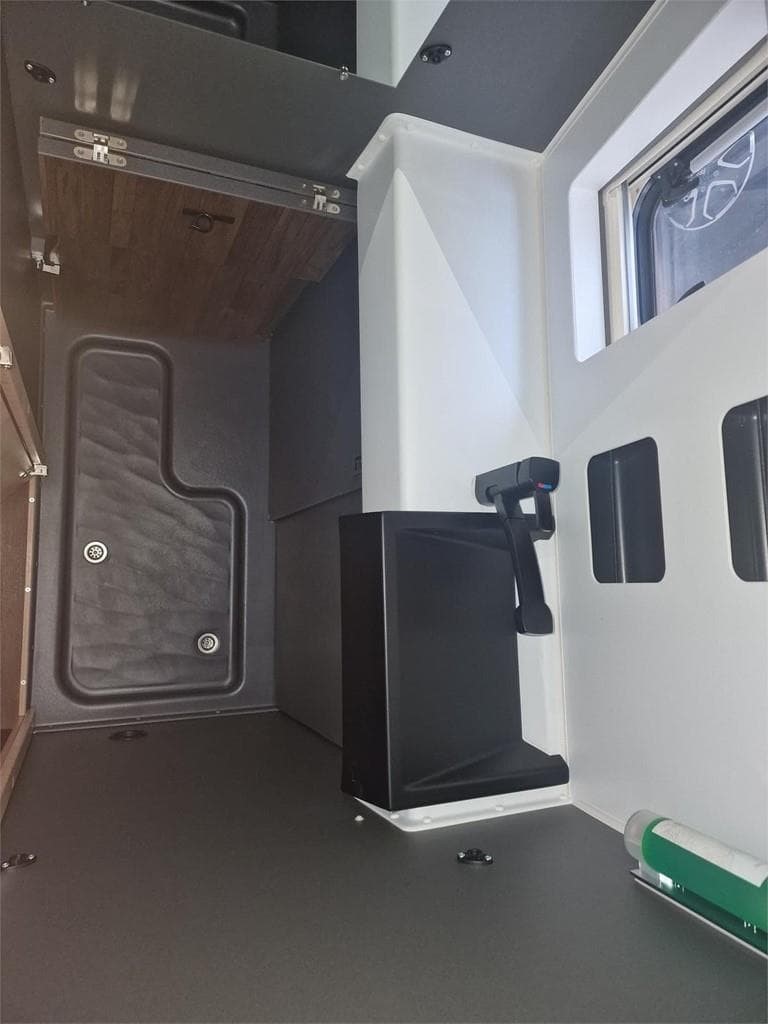 Foto 10 KNAUS BOXLIFE PRO 600 MQ CON TECHO ELEVABLE EN ASTURIAS 