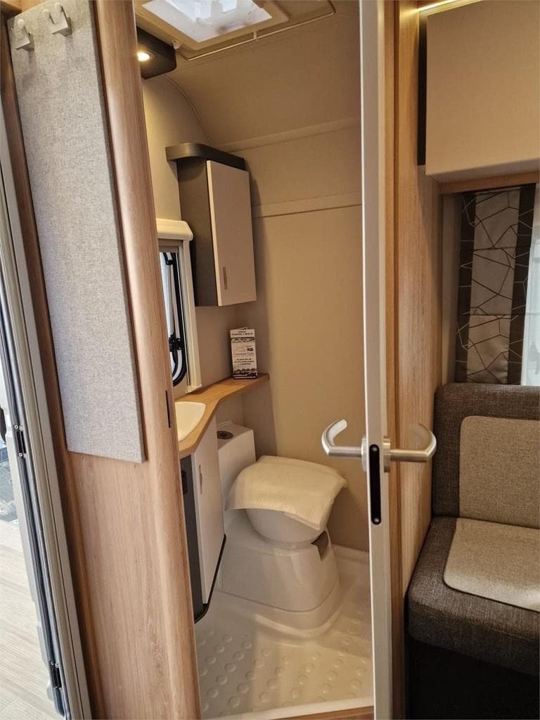 Foto 11 KNAUS SPORT 400QD 