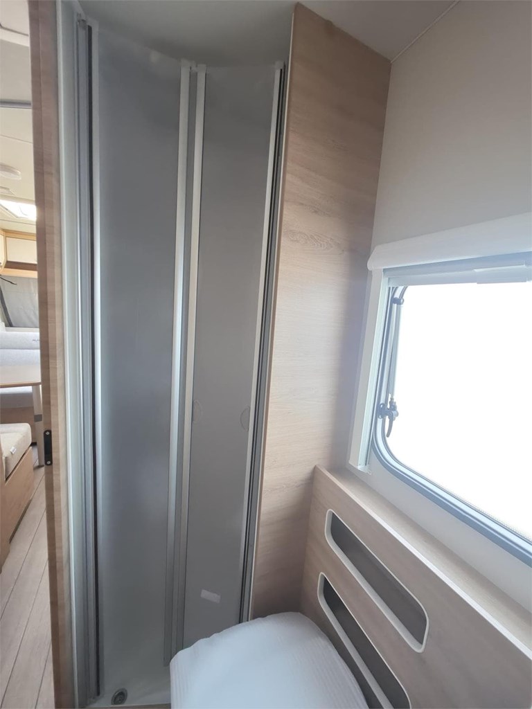Foto 9 KNAUS SUDWIND 500 QDK BLACK SELECTION