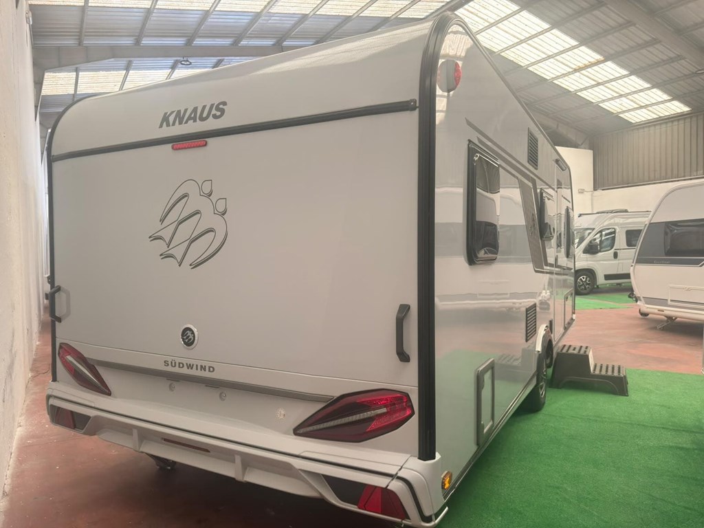 Foto 2 KNAUS SUDWIND 580 QS BLACK SELECTION