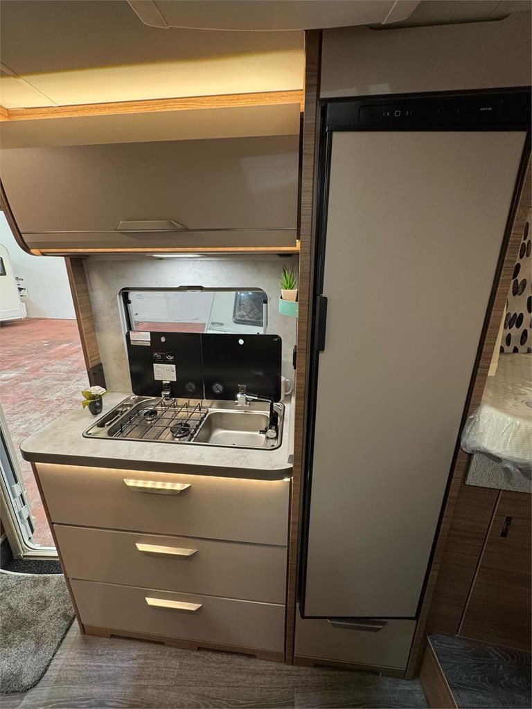 Foto 5 KNAUS VAN TI 650 MEG VANSATION CAMBIO AUTOMATICO 8V