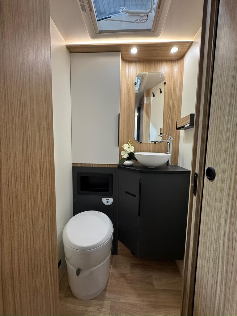 Foto 10 NUEVA AUTOCARAVANA INTEGRAL PILOTE G740 FC EXPRESSION CAMA ISLA 