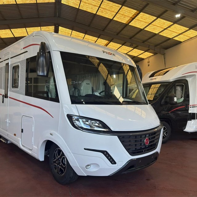 NUEVA AUTOCARAVANA INTEGRAL PILOTE G740 FC EXPRESSION CAMA ISLA 