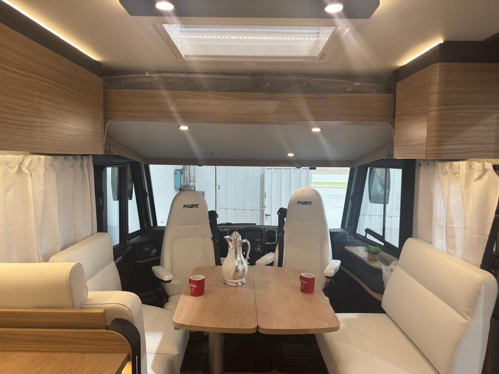 Foto 4 NUEVA AUTOCARAVANA INTEGRAL PILOTE G740 FC EXPRESSION CAMA ISLA 