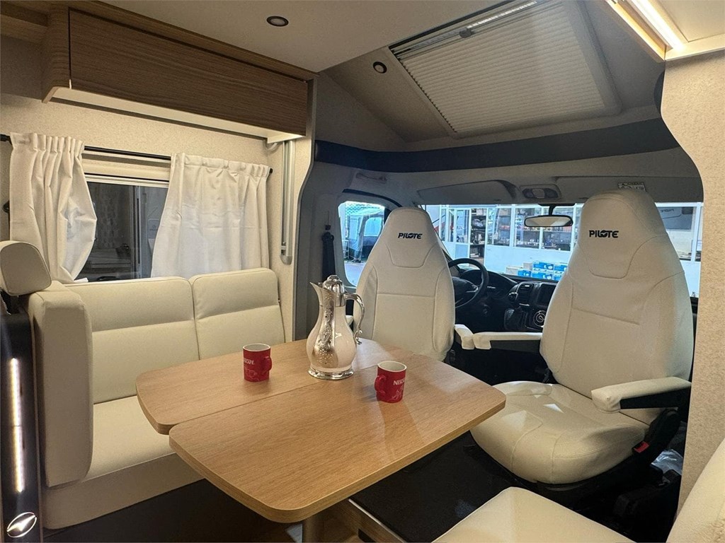 Foto 2 NUEVO MODELO PILOTE P740 FGJ EVIDENCE 