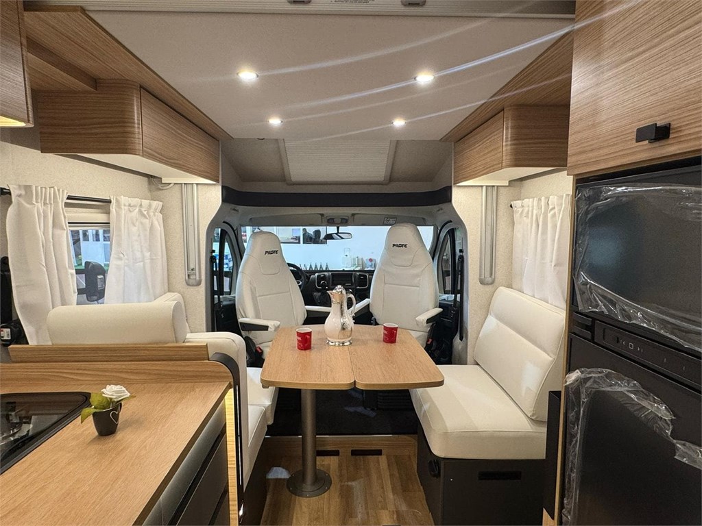 Foto 3 NUEVO MODELO PILOTE P740 FGJ EVIDENCE 