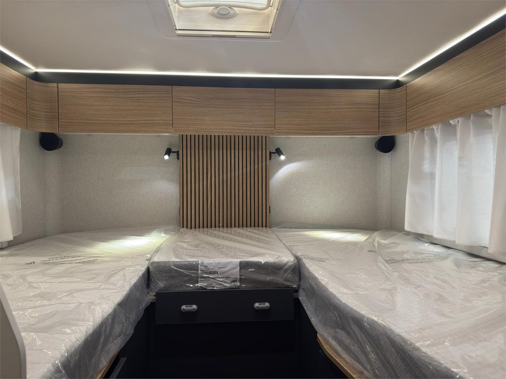 Foto 6 NUEVO MODELO PILOTE P740 FGJ EVIDENCE 