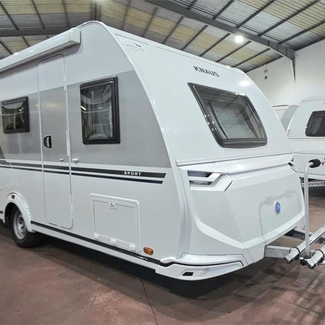 SEMINUEVA KNAUS SPORT 500 KD CON DUCHA INDEPENDIENTE