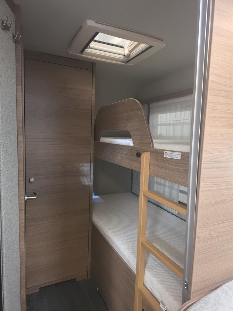 Foto 7 SEMINUEVA KNAUS SPORT 500 KD CON DUCHA INDEPENDIENTE