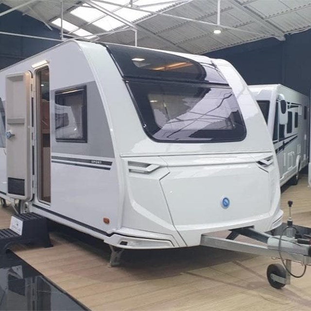 ULTIMA UNIDAD!! KNAUS SPORT 500 UF CON VENTANA PANORAMICA EN ASTURIAS
