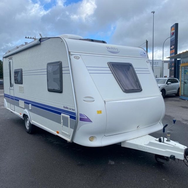 [VENDIDA] CARAVANA 3 AMBIENTES HOBBY KMFE LUXE CON AIRE ACONDICIONADO 