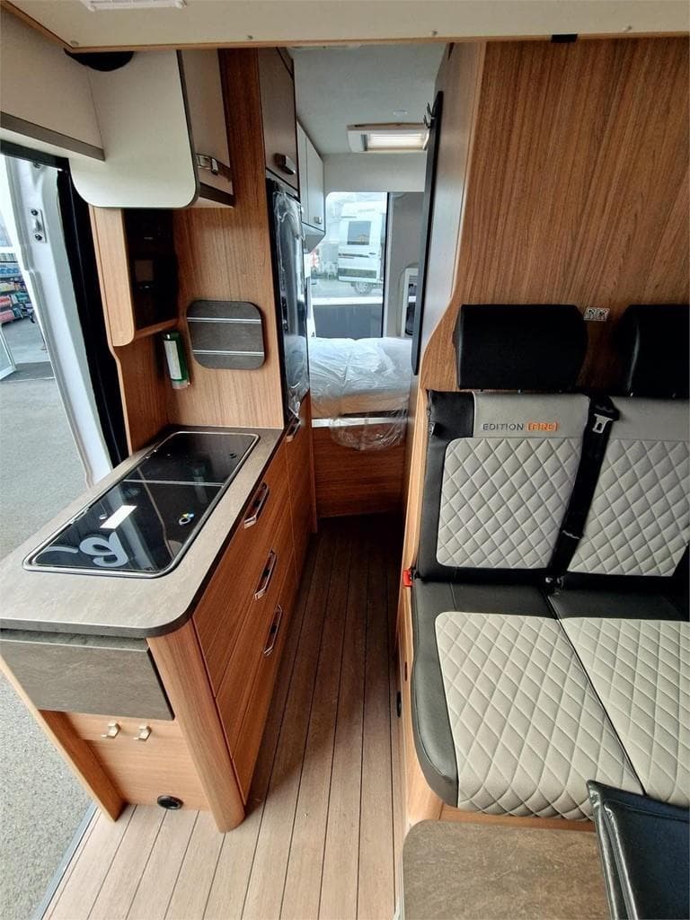 Foto 2 WEINSBERG CARABUS 600 DQ FIRE EDITION SUPER EQUIPADA