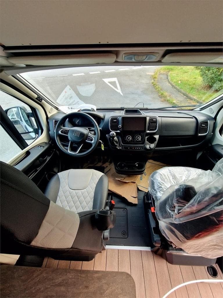 Foto 4 WEINSBERG CARABUS 600 DQ FIRE EDITION SUPER EQUIPADA