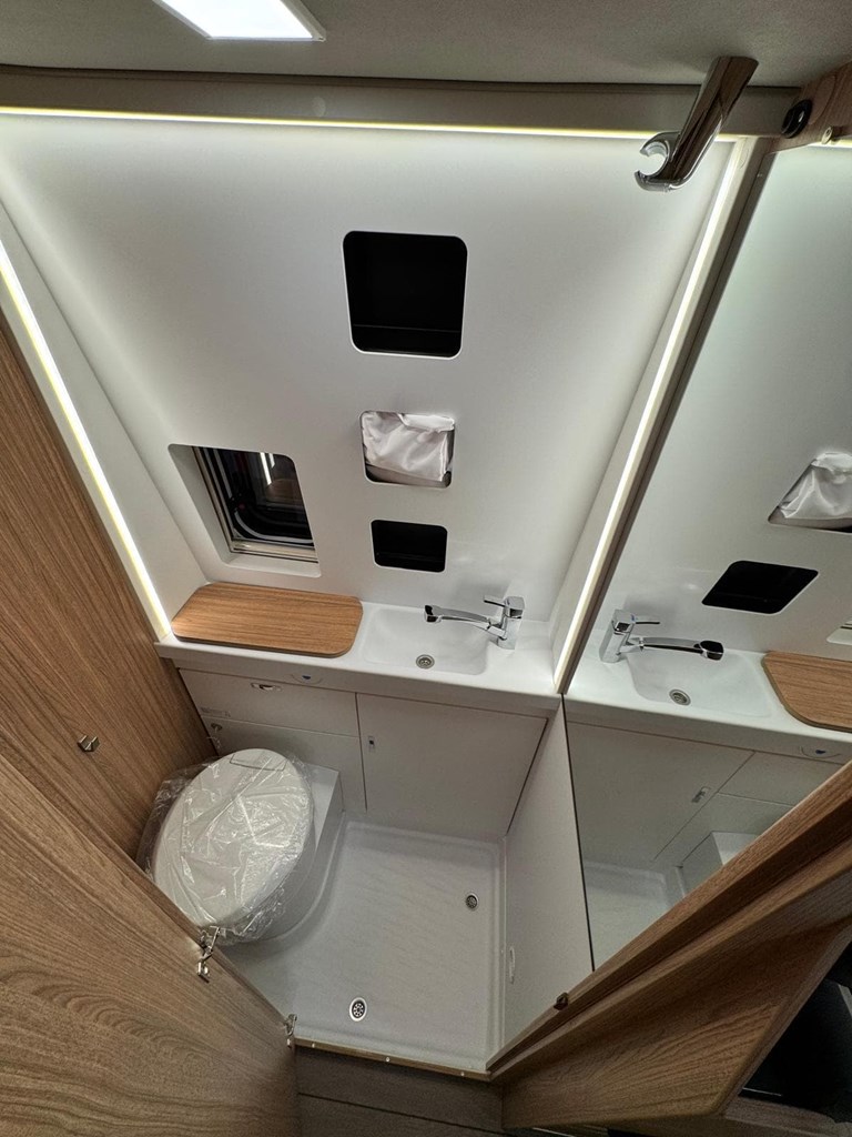 Foto 8  WEINSBERG CARABUS 600 MQ EDITION FIRE 