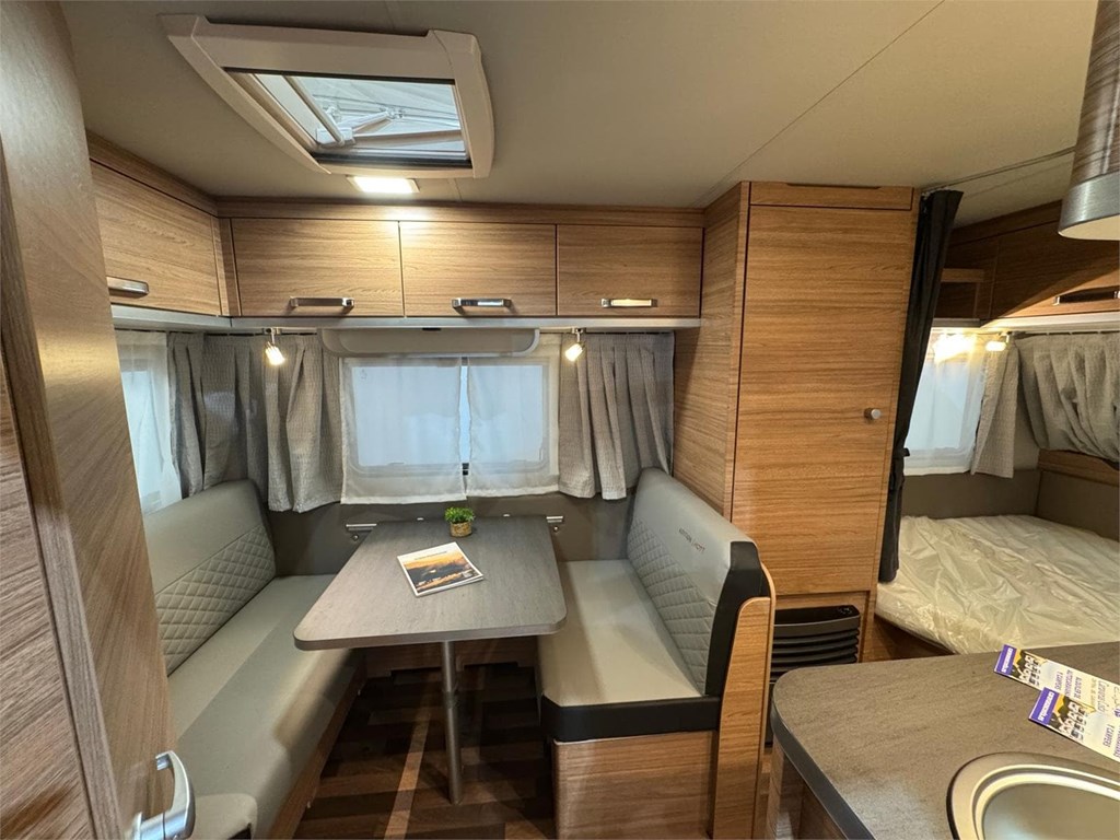 Foto 2 WEINSBERG CARAONE 390 EDITION HOT 2025 [VENDIDA]