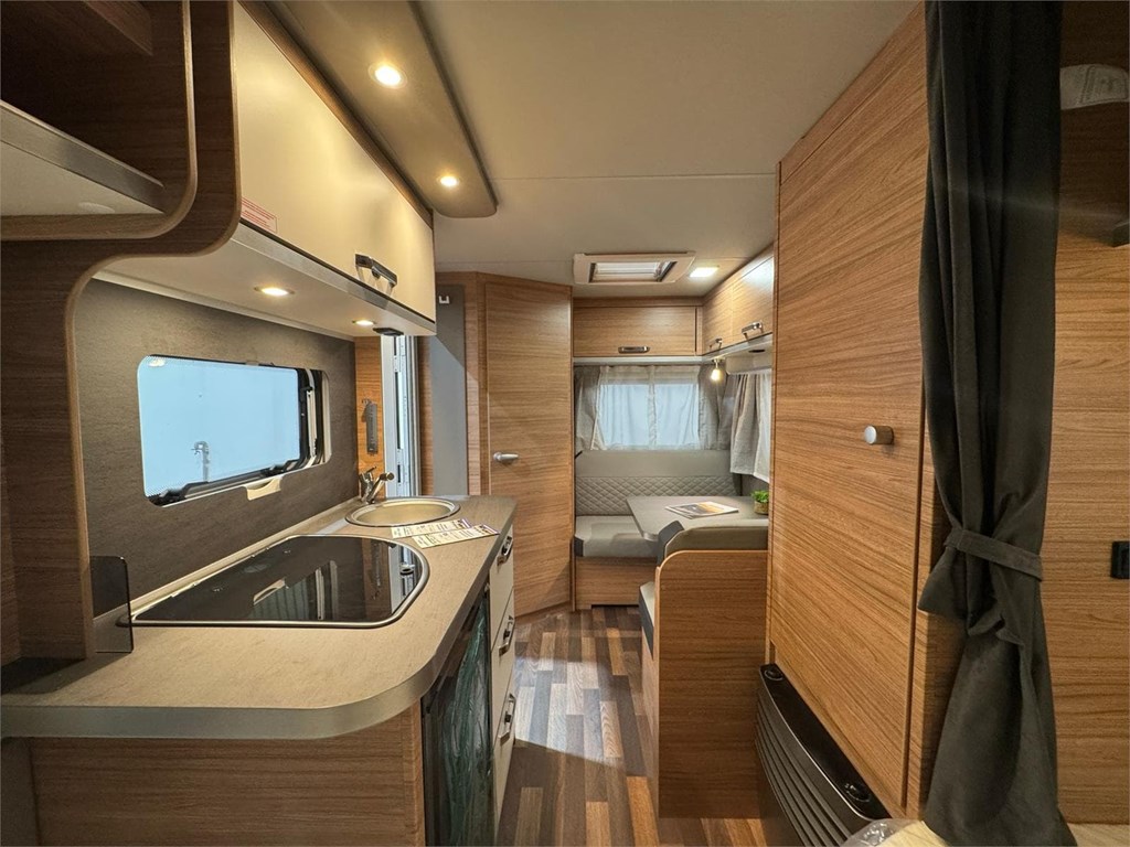 Foto 8 WEINSBERG CARAONE 390 EDITION HOT 2025 [VENDIDA]