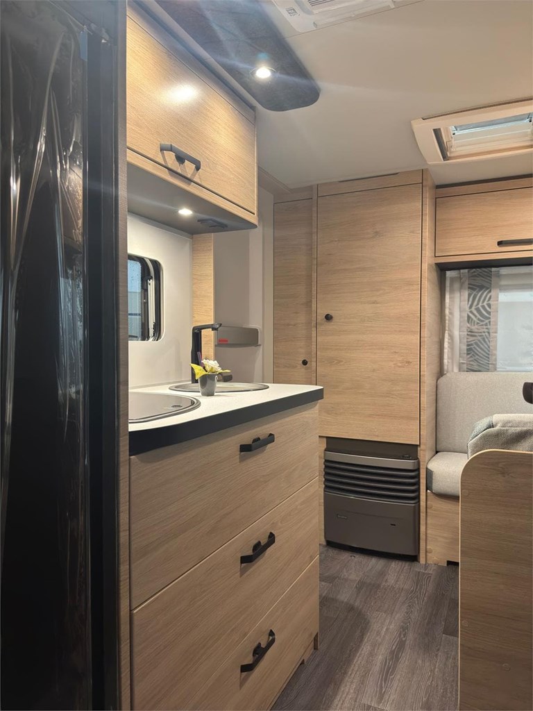 Foto 6 WEINSBERG CARAONE 420QD FRIGORIFICO GRANDE