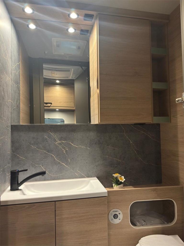 Foto 7 WEINSBERG CARAONE 420QD FRIGORIFICO GRANDE