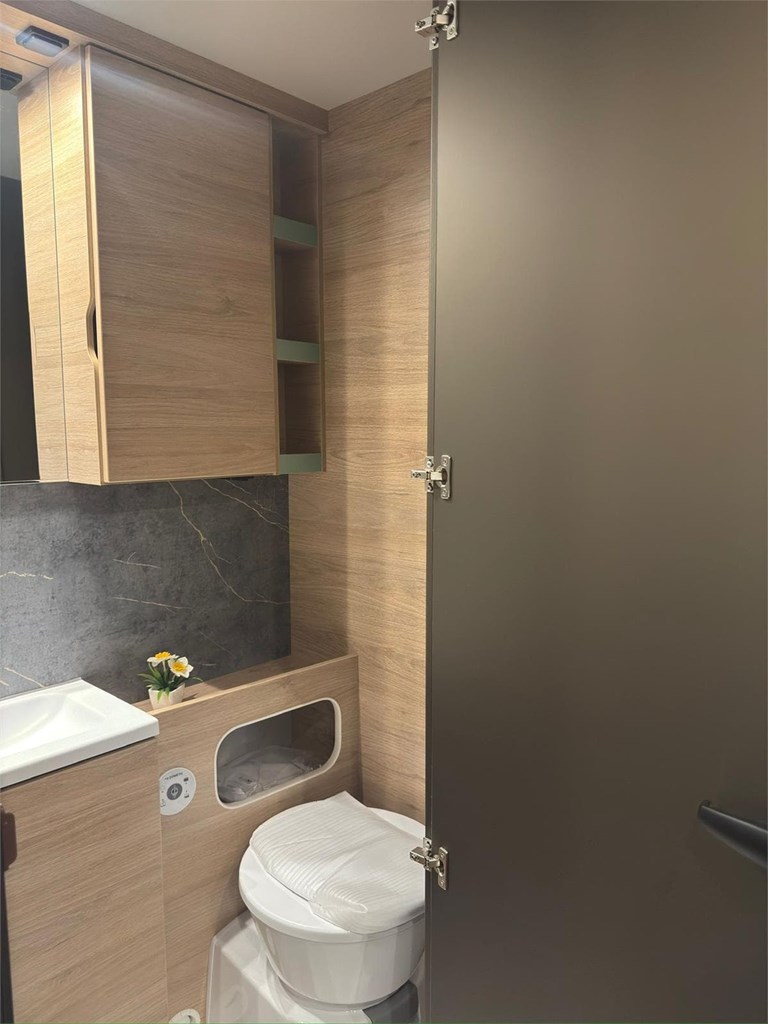 Foto 8 WEINSBERG CARAONE 420QD FRIGORIFICO GRANDE