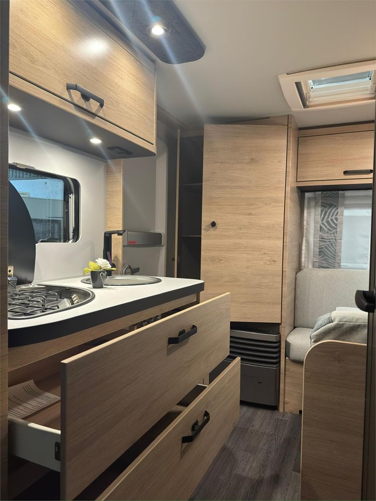 Foto 9 WEINSBERG CARAONE 420QD FRIGORIFICO GRANDE