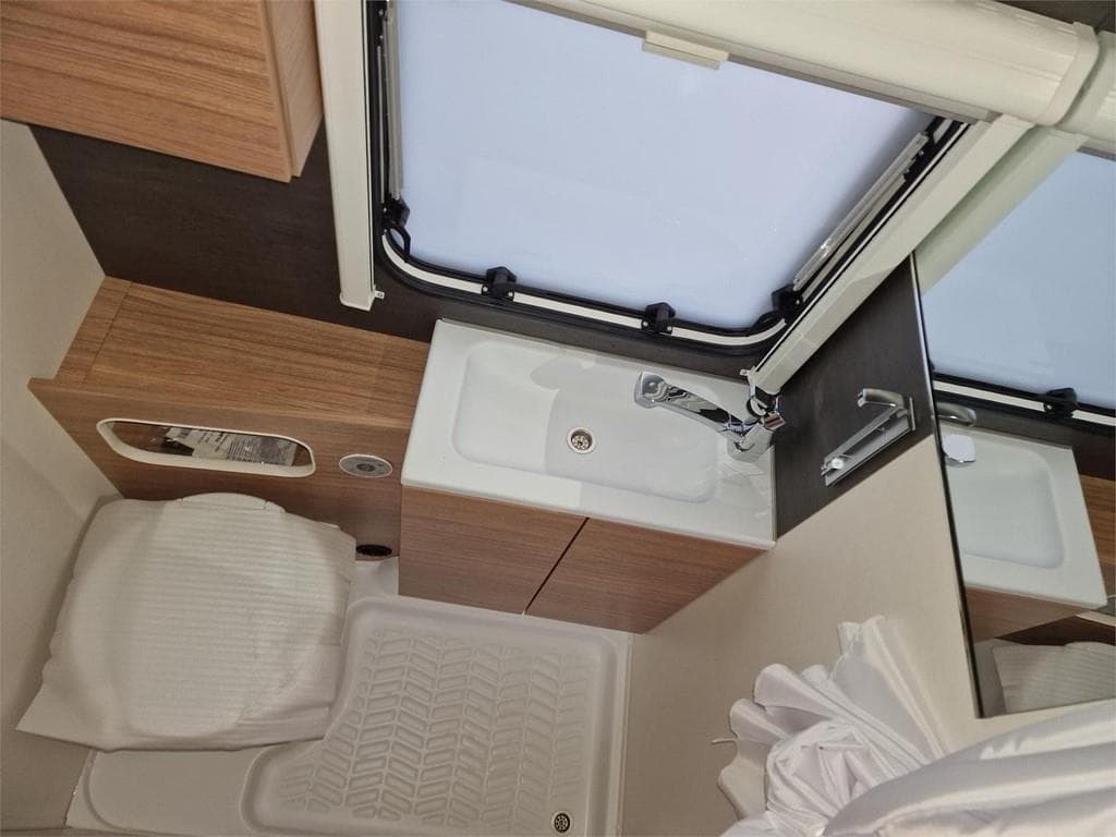 Foto 8 WEINSBERG CARAONE 480 QDK EDICION HOT EN ASTURIAS